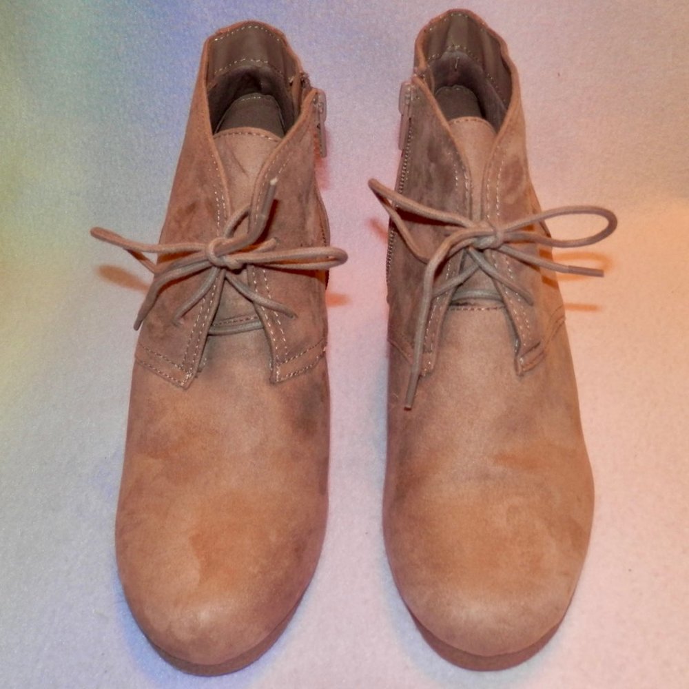 Universal Thread Women's Bessie Micro-suede Wedge Bootie Taupe Size 8.5 * COOL *